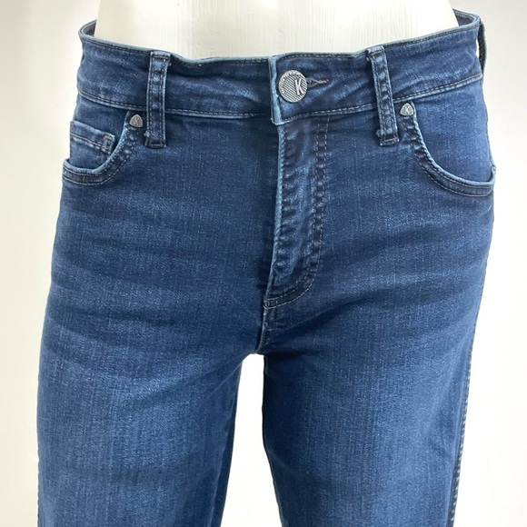 KUT from the Kloth “Diana” Jeans - Picture 10 of 11